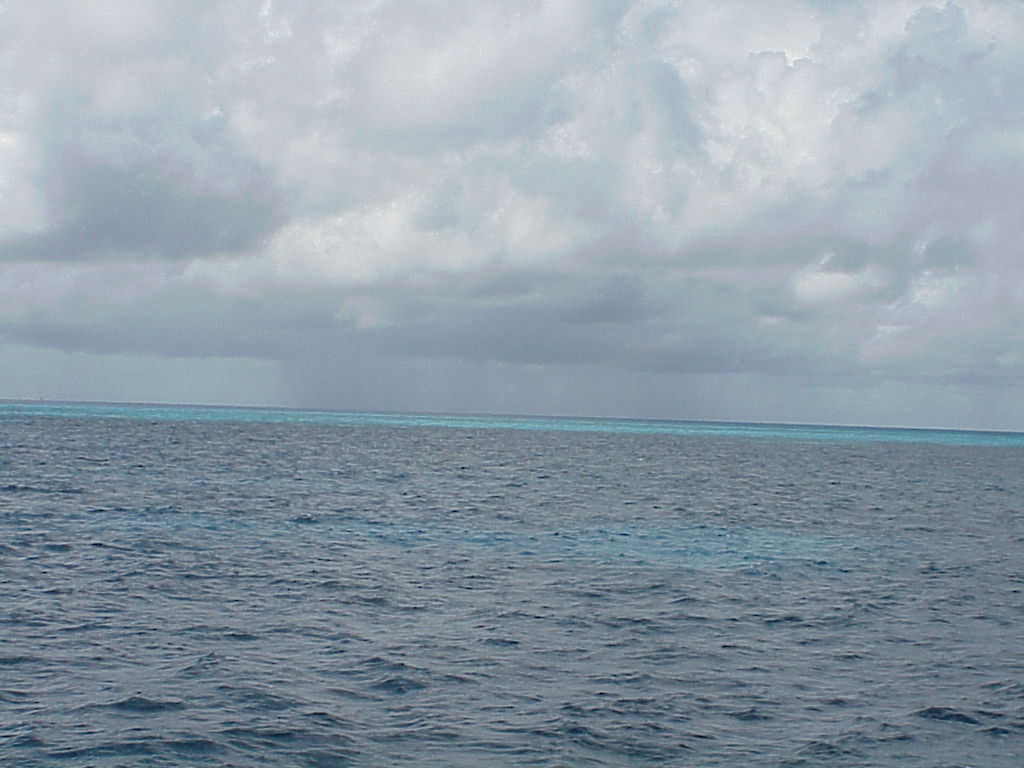 vac2002 079-Glass Bottom Boat