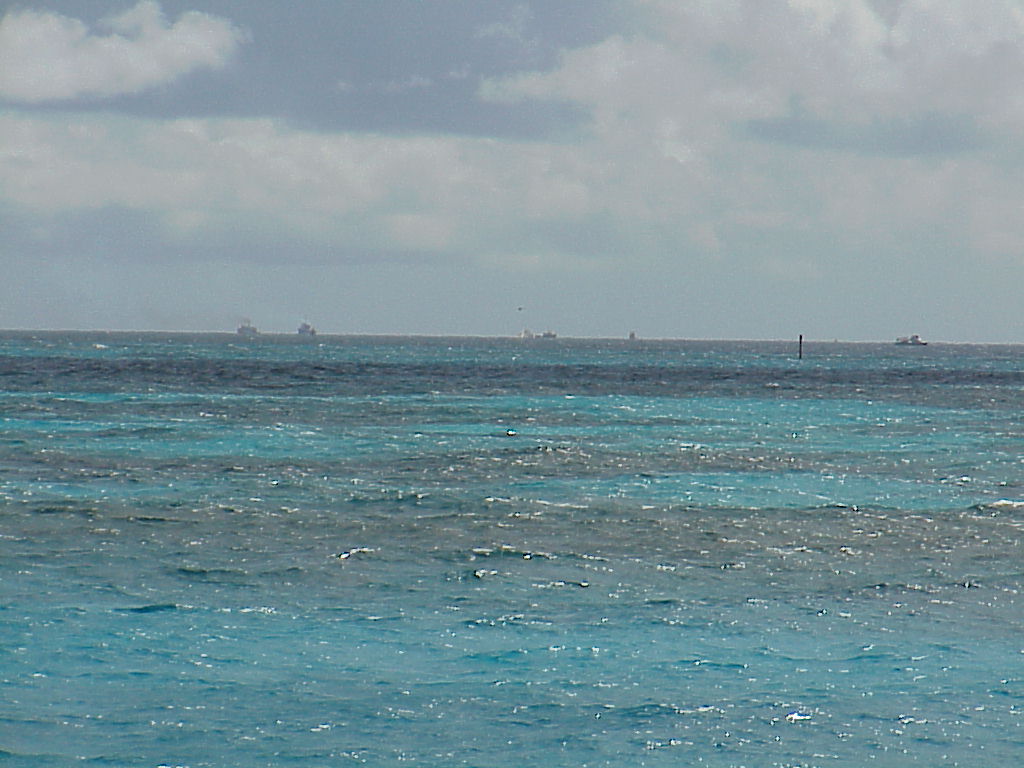 vac2002 082-Glass Bottom Boat