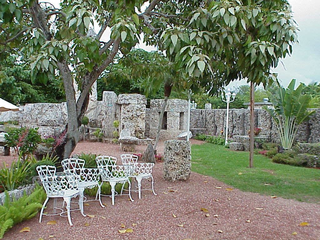 vac2002 126-CoralCastle