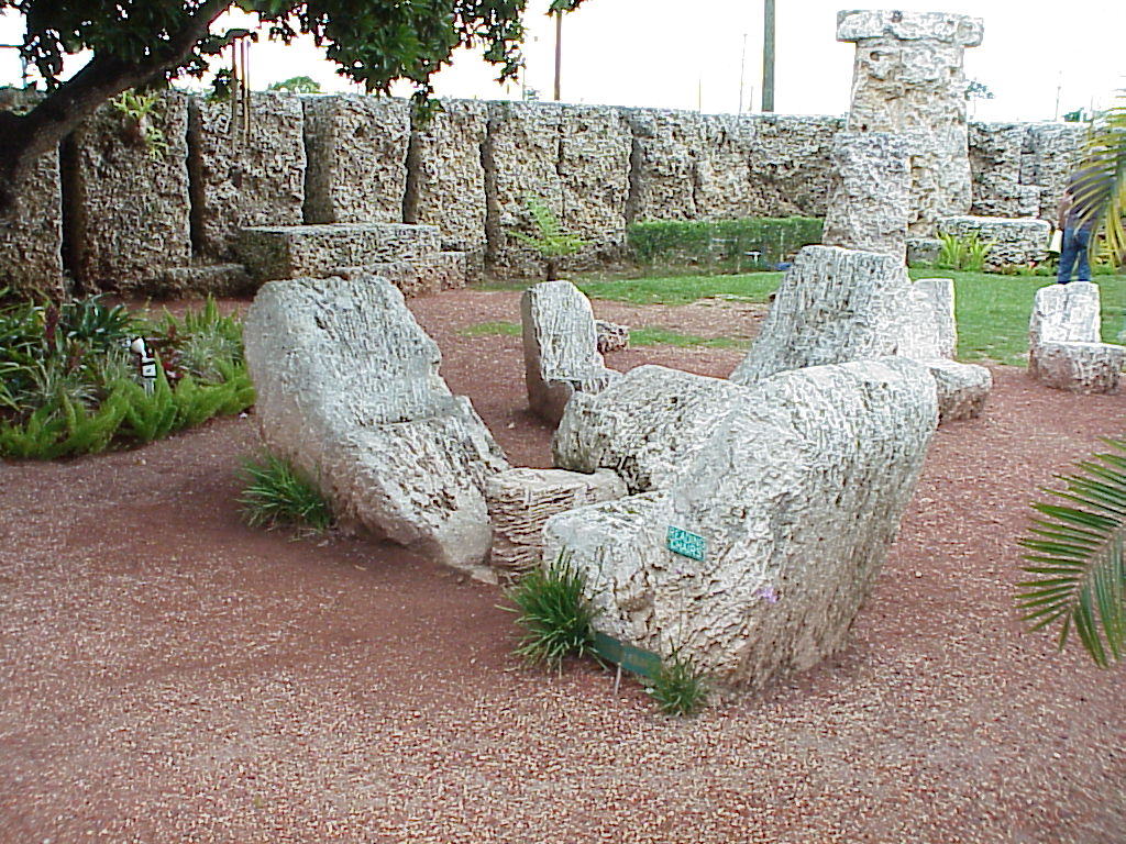 vac2002 129-CoralCastle